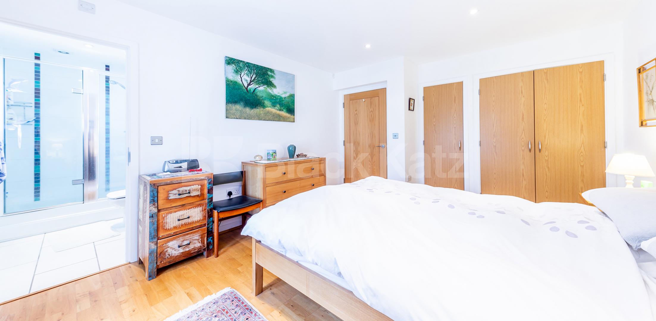 modern 2 bed 2 bath in camden within a private development mins to tube & shops Northpoint Square, Camden
